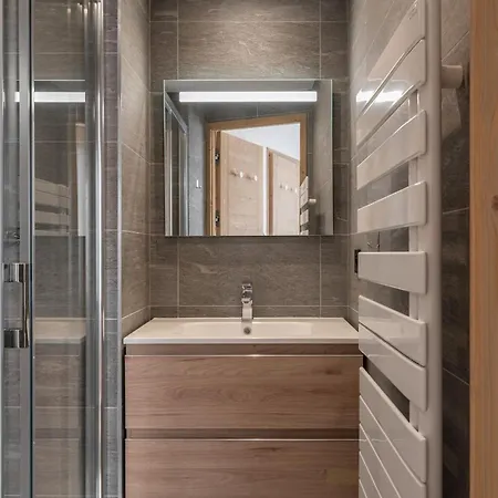 Cumbre - By Emerald Apartment *